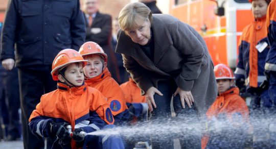 Merkelová, Juncker, Macron, Mayová a další: experti o tom, co čekat od bezdětných politiků